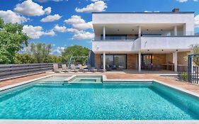 New Villa Tihi Otok Near The Beach